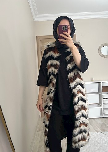 Kahverengi Zebra Desenli Uzun Kürklü Yelek - Görsel 3