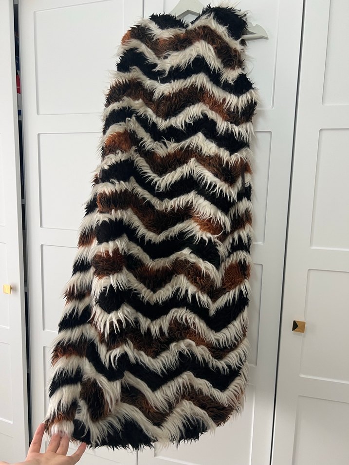 Kahverengi Zebra Desenli Uzun Kürklü Yelek - Görsel 2