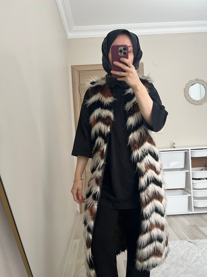 Kahverengi Zebra Desenli Uzun Kürklü Yelek - Görsel 3