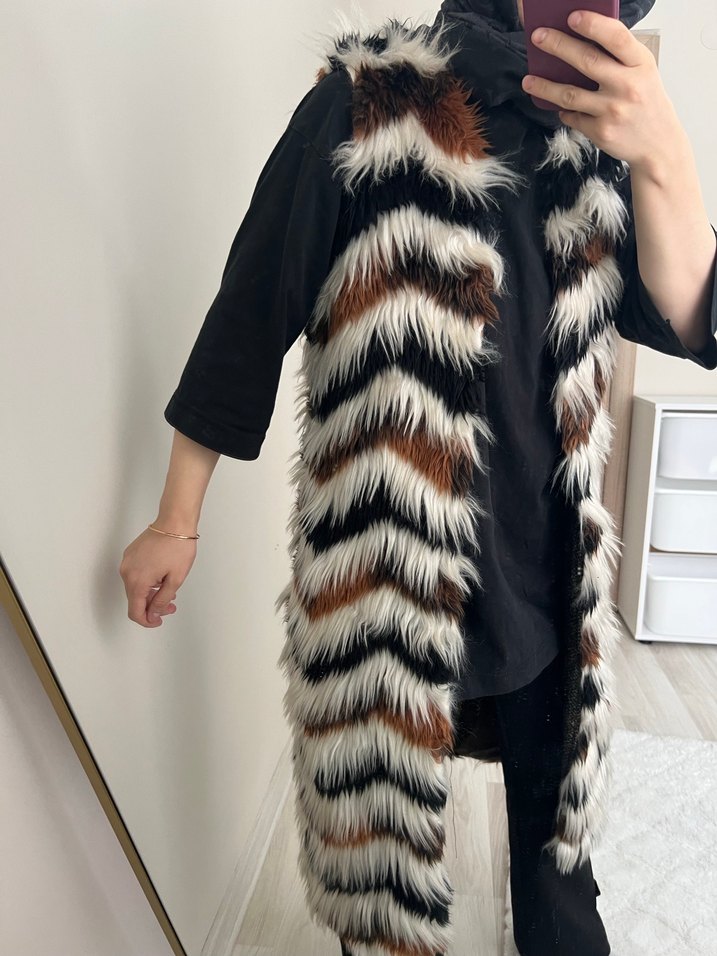 Kahverengi Zebra Desenli Uzun Kürklü Yelek - Görsel 4