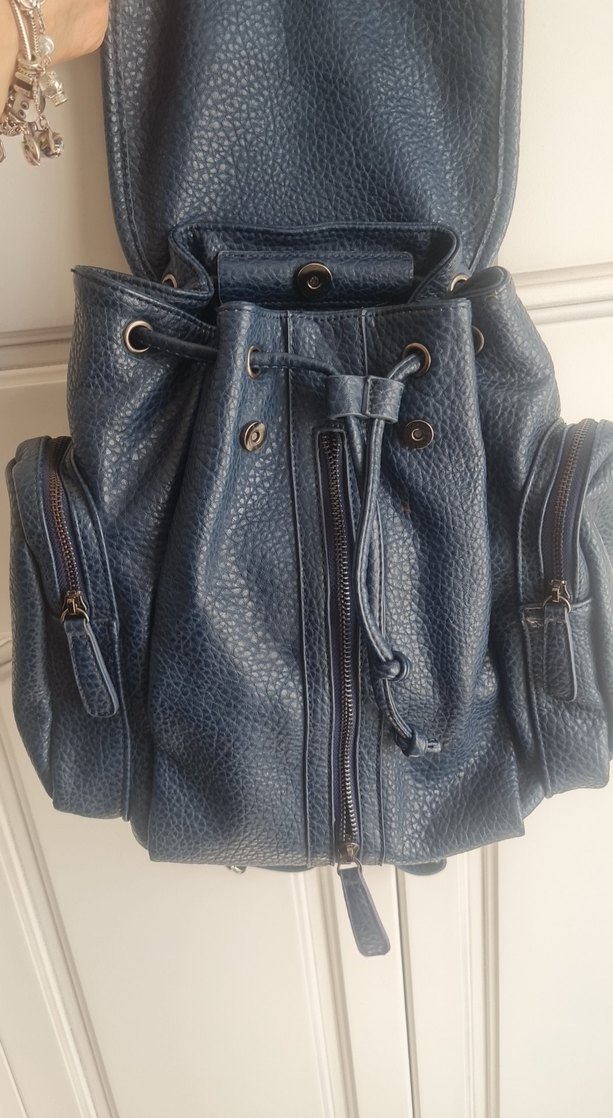 twist marka Koyu Mavi Deri Kadın Sırt Çantası - Görsel 3