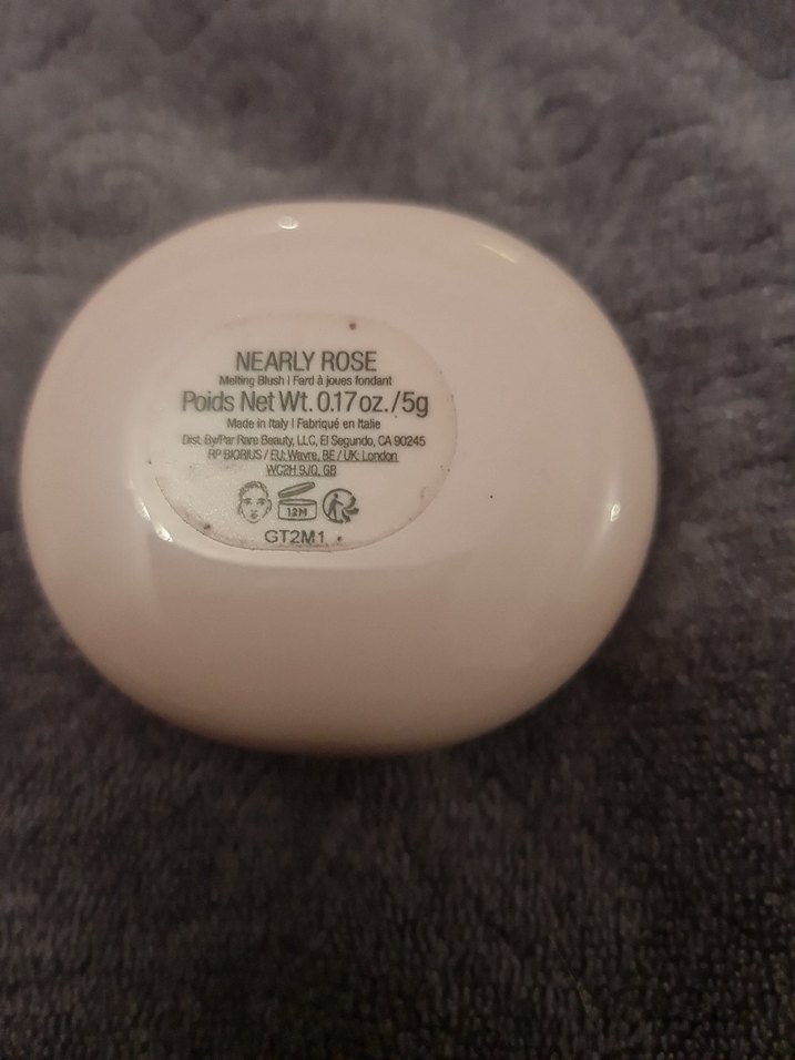 Rare Beauty krem allik - Görsel 2