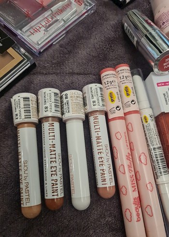 beaulis lykd flormar wet n wild essence Çeşitli Makyaj Seti - Görsel 5