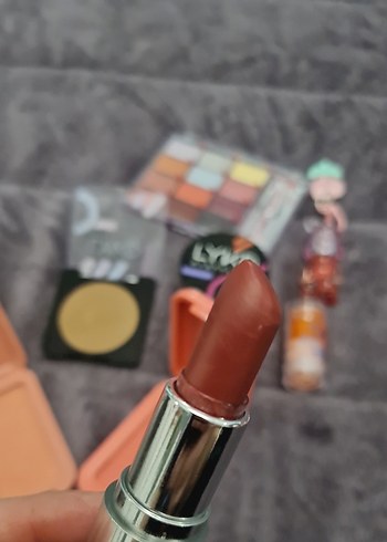 beaulis lykd flormar wet n wild essence Çeşitli Makyaj Seti - Görsel 3