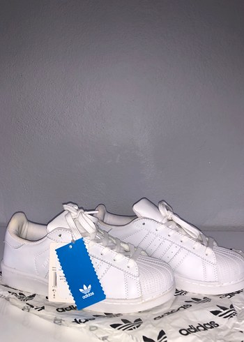 Adidas Beyaz Superstar Kadın Spor Ayakkabı - Görsel 2