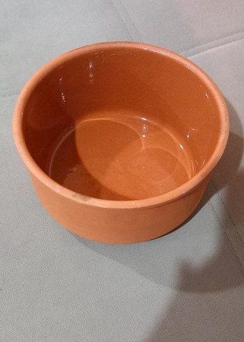 Diğer Saksi Tonunda Minimalist Kucuk Saksi