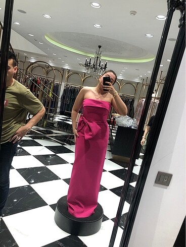 Diğer Pembe Gece Elbisesi
