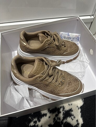 37 Beden Guess sneakers berrett model