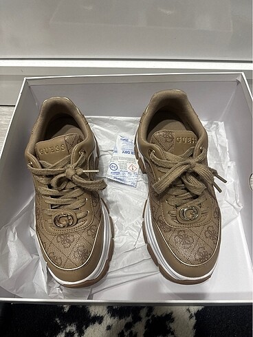 Guess sneakers berrett model