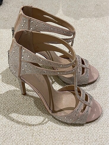 38 Beden ten rengi Renk Carvela taşlı stiletto
