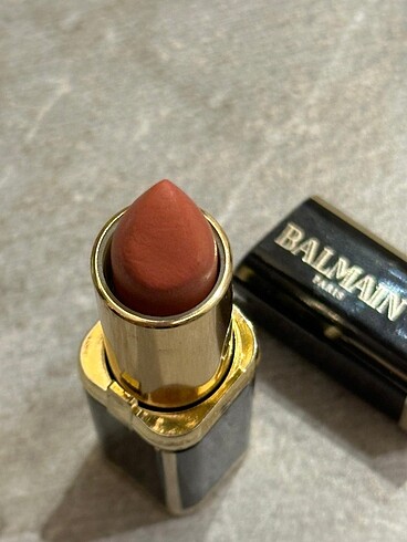 Beden çeşitli Renk Balmain loreal ruj