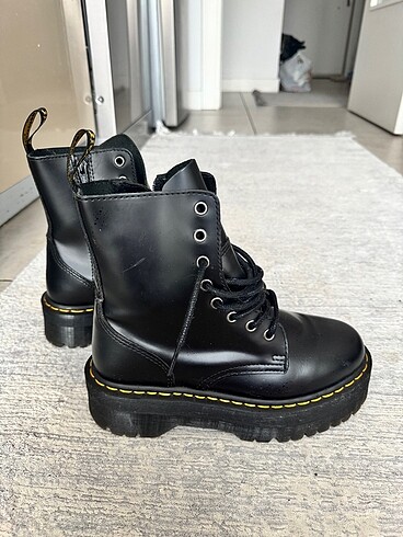 38 Beden Dr Martens bot 38 beden