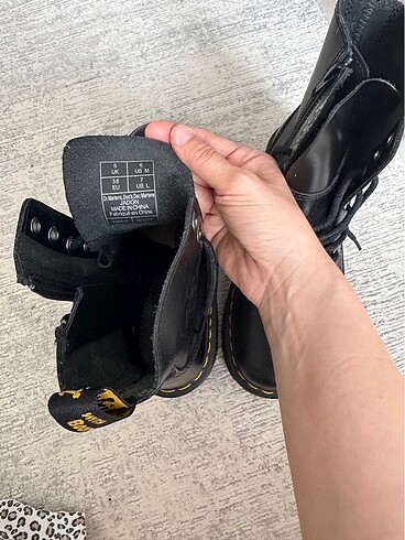 38 Beden siyah Renk Dr Martens bot 38 beden