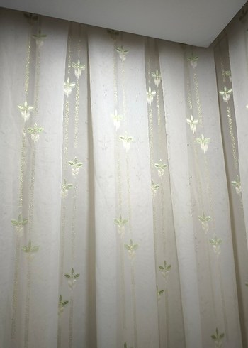 Taç Nakışlı Krem tül Perde