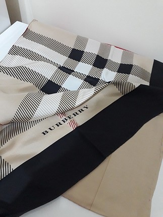 Burberry ipek başörtü 