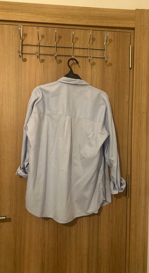 Düğmeli bebe mavisi Kadın Keten Gömlek - Görsel 4