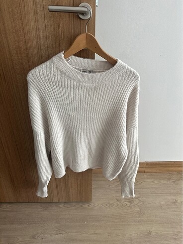 Pull and Bear beyaz kazak