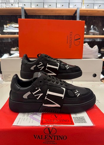 Valentino Siyah Deri Sneaker