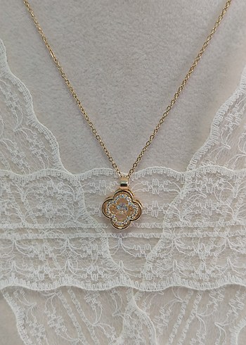 Accessorize  Zarif Altin Cicekli İnce Zincir Kolye