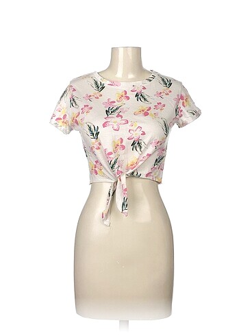Bershka T-shirt %70 İndirimli.