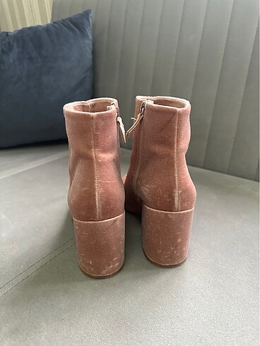 36 Beden Bershka pembe kadife kalın topuklu bot