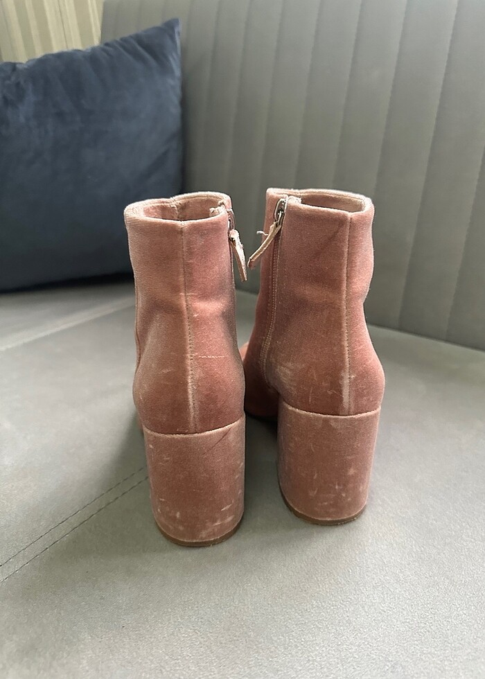 Bershka pembe kadife kalın topuklu bot - Görsel 3