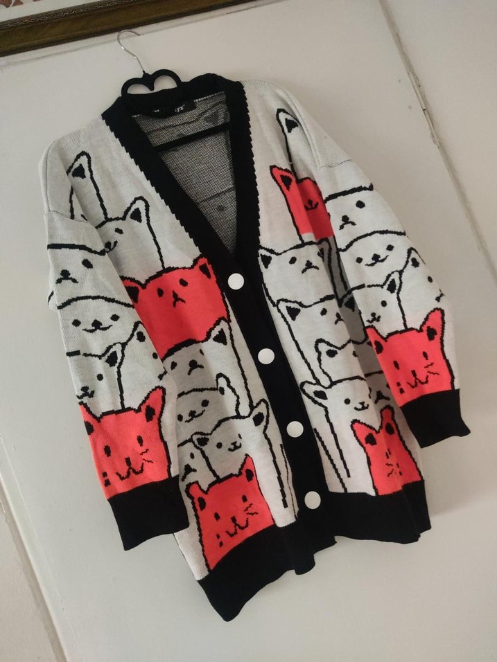 Düğmeli V Yaka Uzun Kollu Desenli Kadın Hırka - Görsel 3