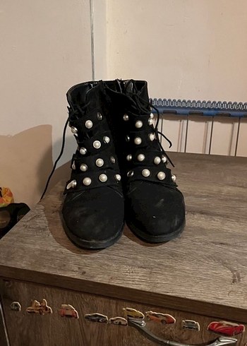 Ugg İnci Detayli Siyah Bagcikli Bot