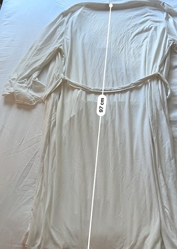 Uzun, kısa kollu beyaz kadın sabahlim - Görsel 4