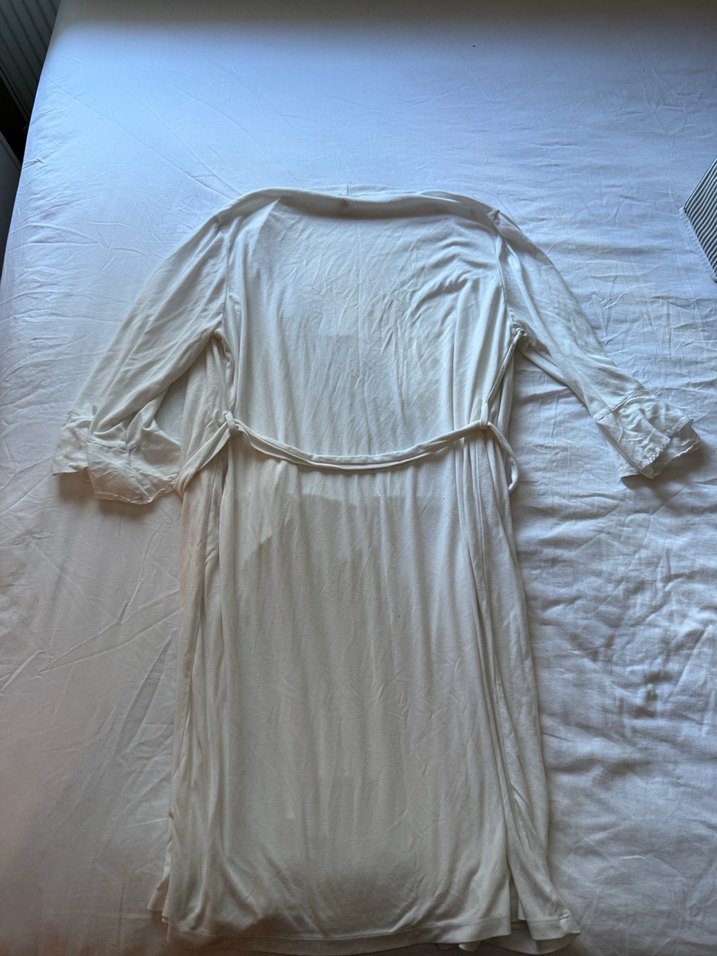 Uzun, kısa kollu beyaz kadın sabahlim - Görsel 3