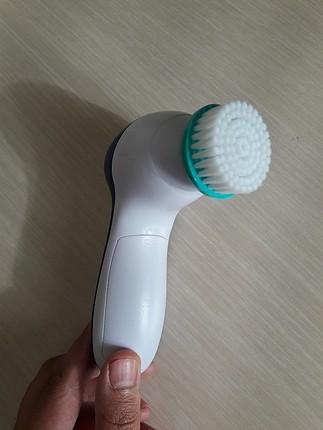 yüz temizleme fırçası