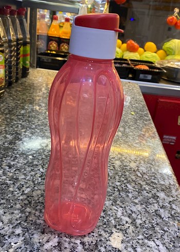 Kırmızı Renkli Plastik Su Şişesi - Görsel 3