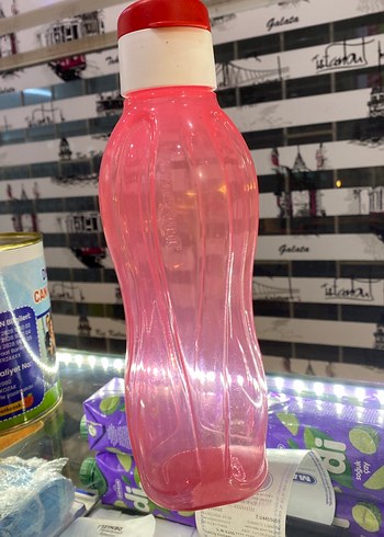 Kırmızı Renkli Plastik Su Şişesi - Görsel 2