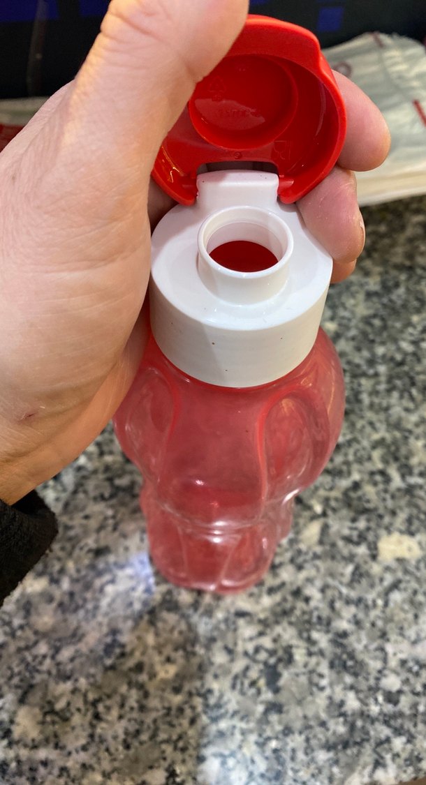 Kırmızı Renkli Plastik Su Şişesi - Görsel 5