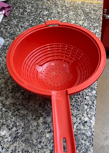 Renkli Kırmızı Plastik Süzgeç - Görsel 2