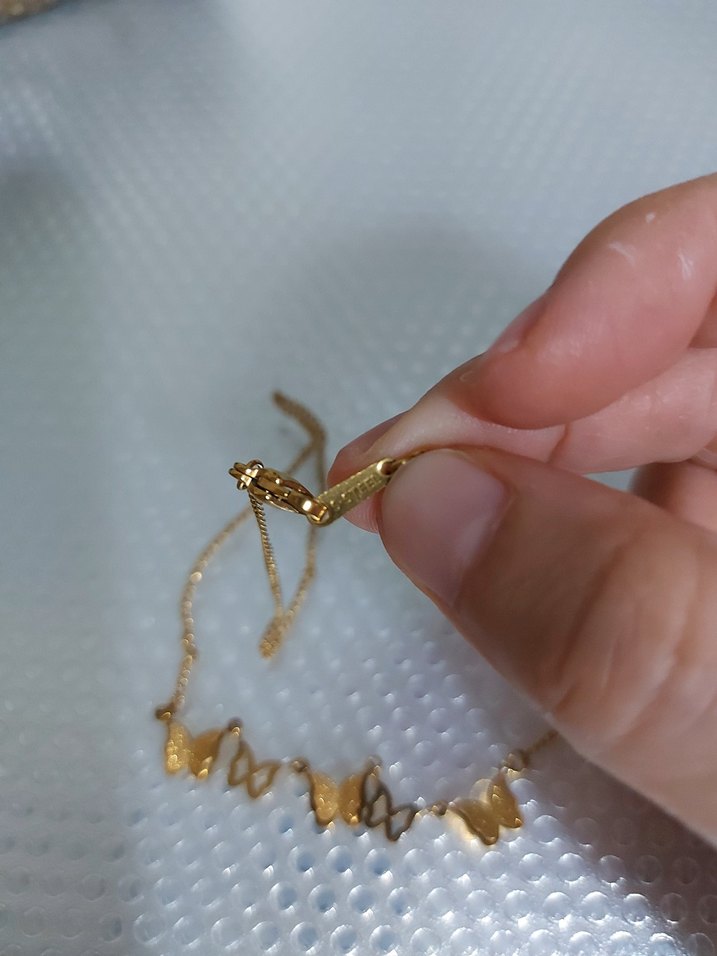 Zincir Detaylı Altın Renk Minimalist Kolye - Görsel 2