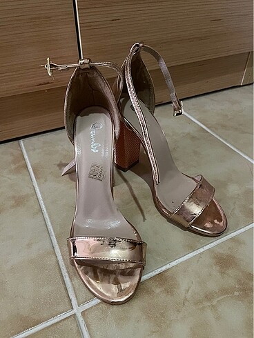 38 Beden camel Renk BAMBİ TOPUKLU SANDALET