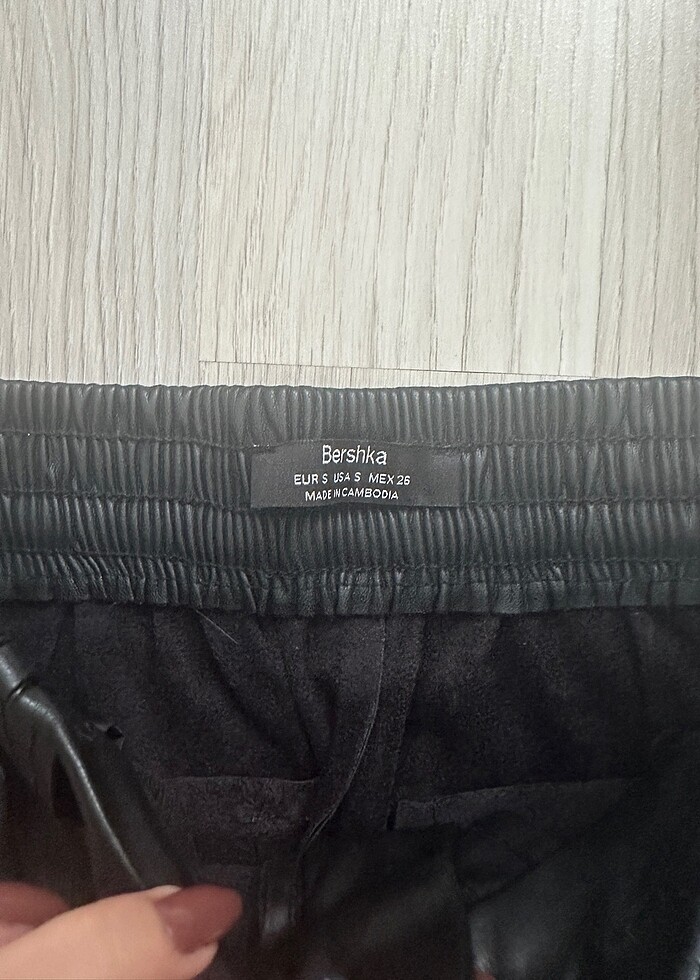 Bershka deri pantolon - Görsel 3