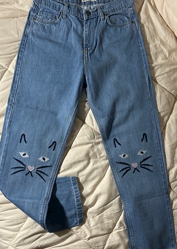 Diğer Kedi İslemeli Acik Mavi Denim Mom Jean
