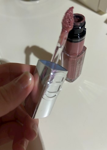 Loreal Paris plump ambition 601 numara gloss - Görsel 2