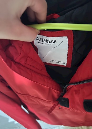 Pull and Bear Pull and Bear kadın kanguru kapüşonlu mont
