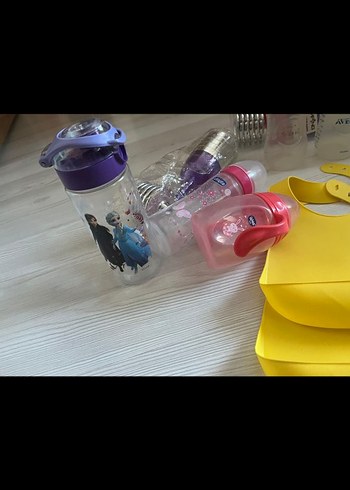 Sarı Bebek Mama Önlüğü ve Renkli Biberon Seti - Görsel 5