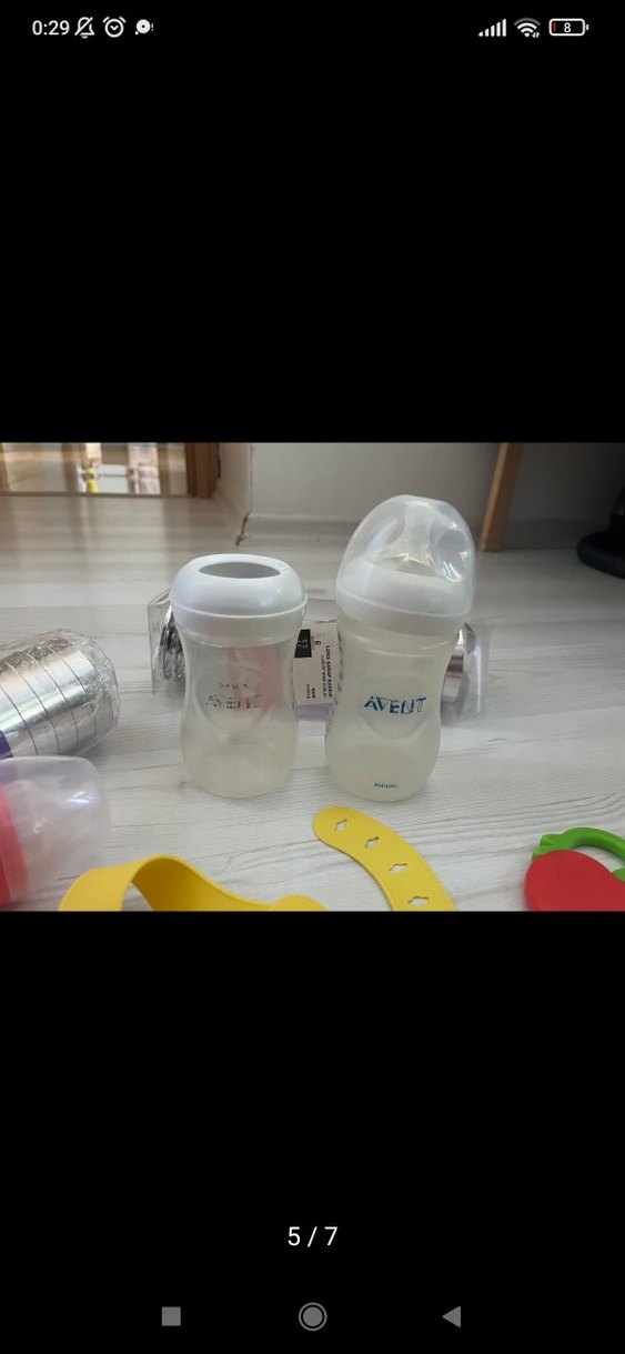 Sarı Bebek Mama Önlüğü ve Renkli Biberon Seti - Görsel 4