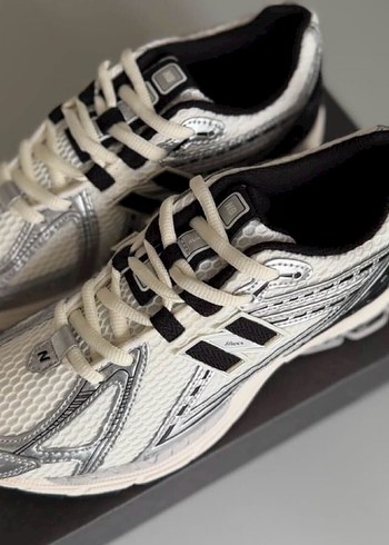 New Balance ürünü