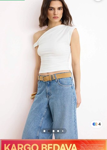 Trendyol & Milla Asimetrik Tek Omuzlu Beyaz Crop Bluz