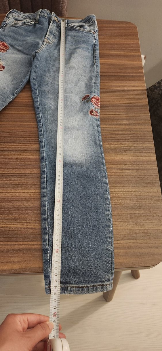 Mavi Çiçek Nakışlı Açık Mavi Denim Jean — görsel 5/10