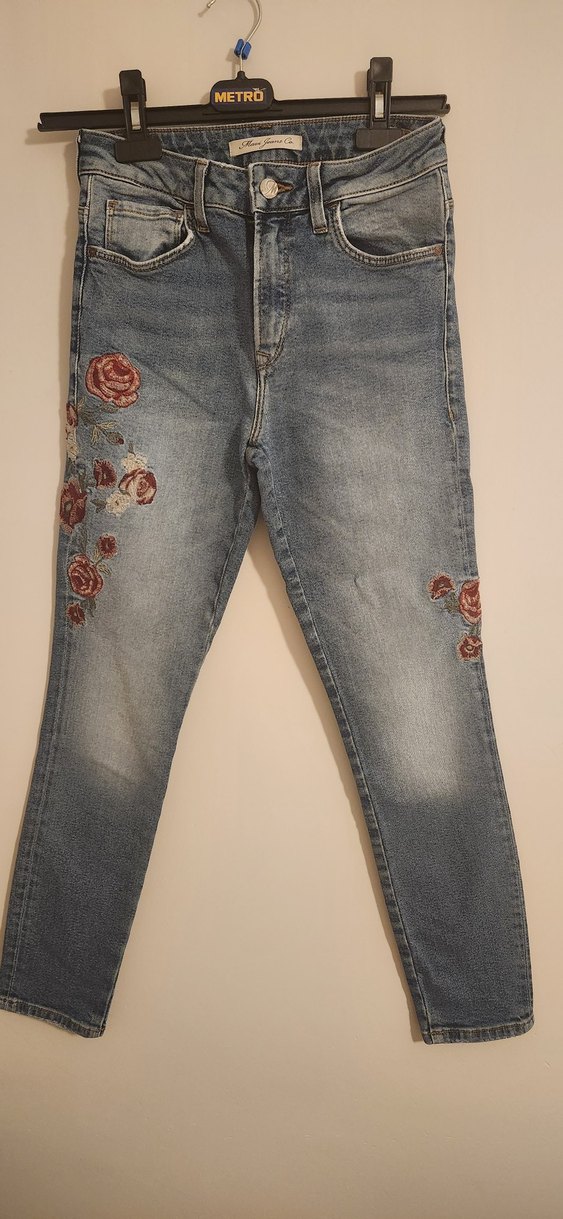Mavi Çiçek Nakışlı Açık Mavi Denim Jean — görsel 2/10