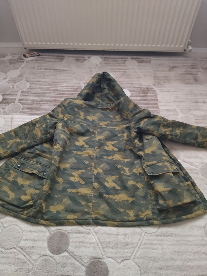 Gri Kamuflaj Desenli Erkek Çocuk Mont - Görsel 3