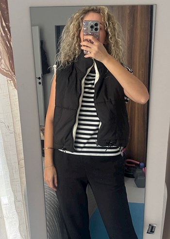 Siyah Yüksek Yakalı Fermuarlı Kadın Yelek - Görsel 4