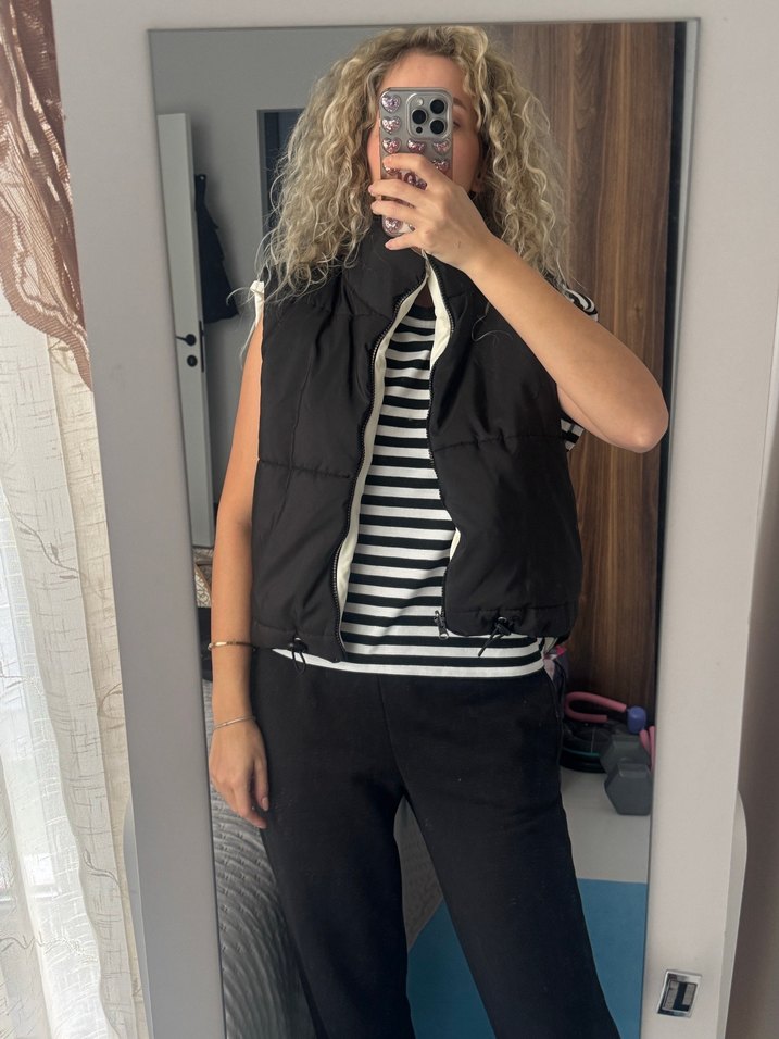 Siyah Yüksek Yakalı Fermuarlı Kadın Yelek - Görsel 4